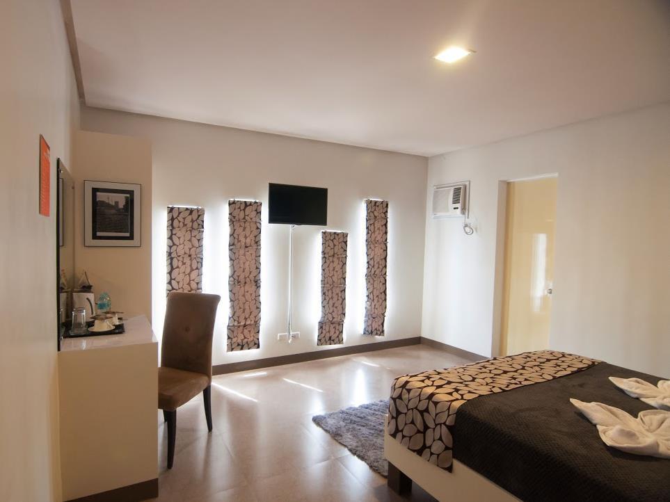 Avenue One Hotel Upper Digos Exterior photo
